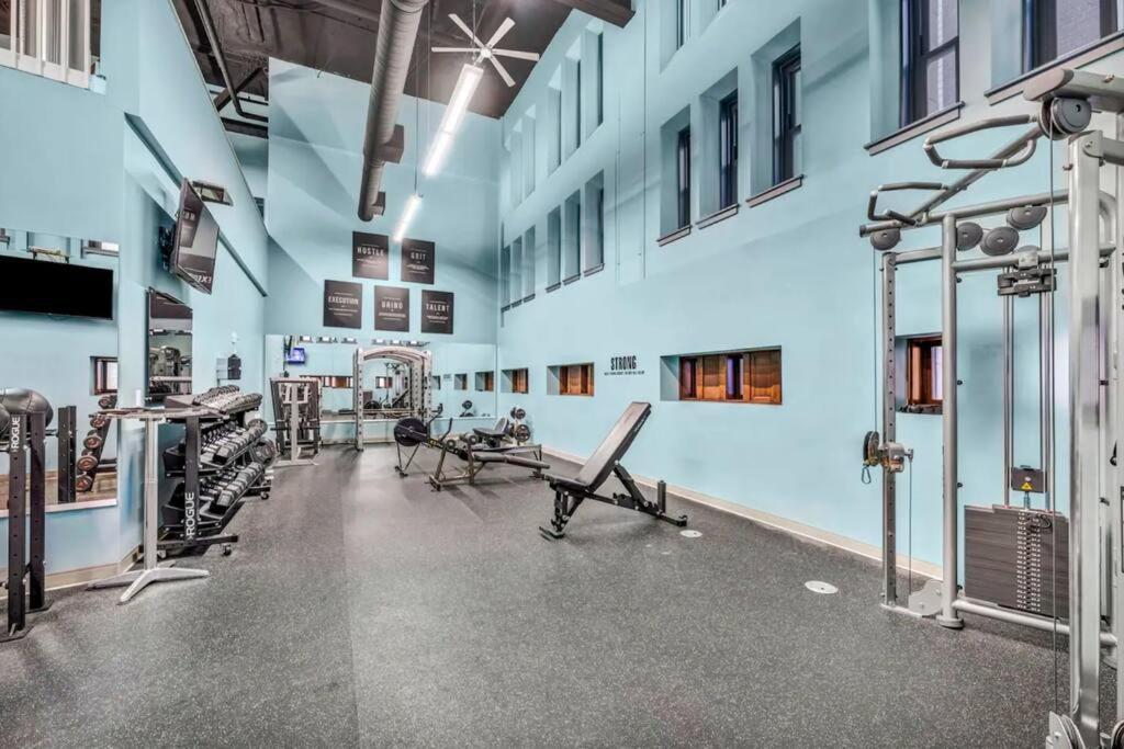 Heart Of Dt With Corner View And With Free Pool & Steam 307 Apartman Cleveland Kültér fotó